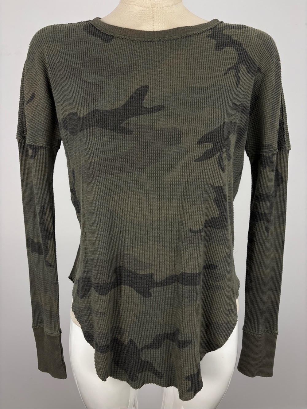 Aritzia Tna Camo Waffle Knit Thermal Long Sleeve Top XS Green